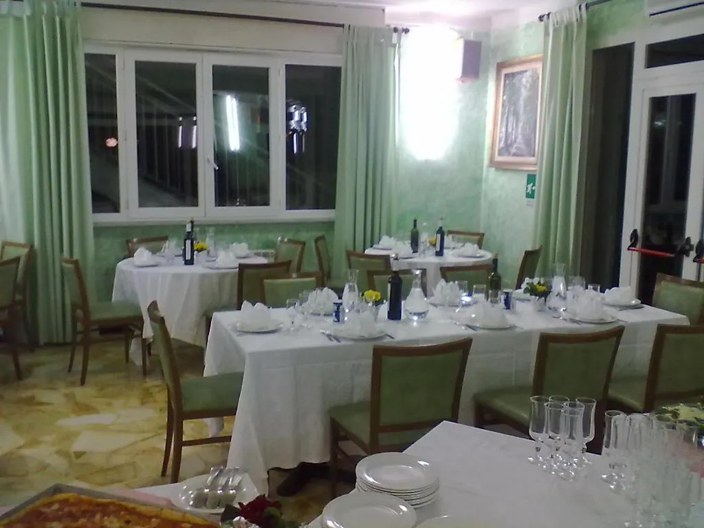 Hotel Arco Del Sole لافانيا 3*,